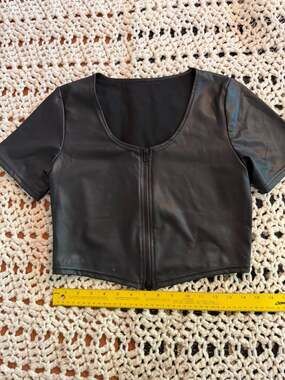 SY Fashion Faux Leather gothic punk Zip Front Short Sleeve Crop Top